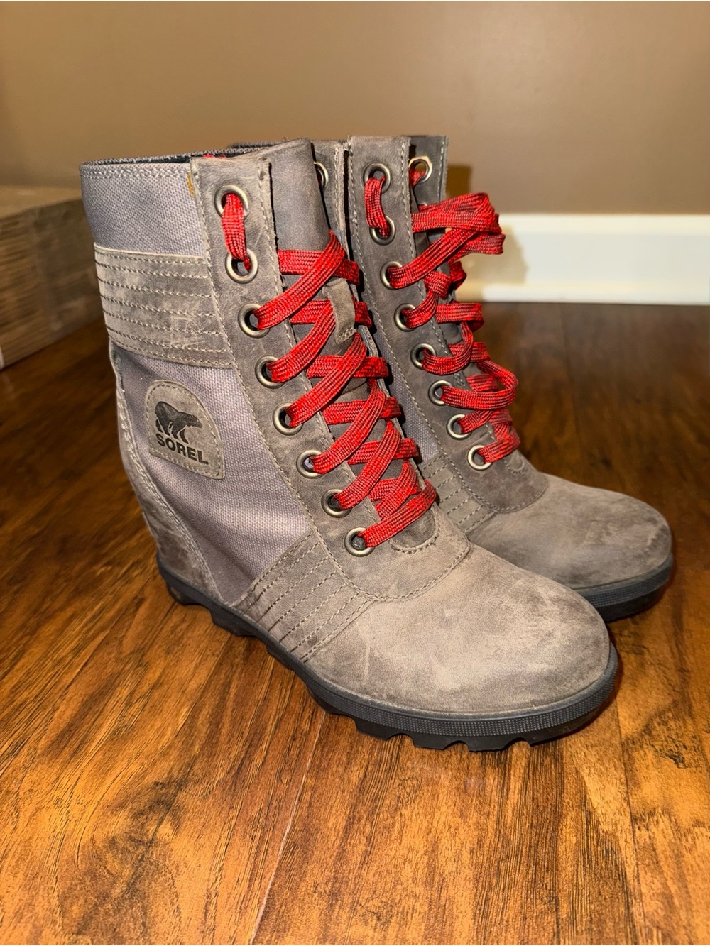 Sorel Women's Gray Suede Wedge Lace-Up Boots with Red Laces